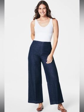 *NEVER WORN* SPANXshape™ EveryWear
Cropped Wide-Leg Jeans
Raw Indigo / Regular /